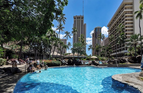 Waikiki Resort | 2 bedroom Ocean View Lagoon Tower by Hilton Grand Vacations