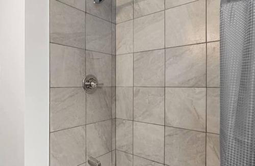 Banff Trail House | 2 Bedroom + Pull out Sofa | Min to UofC