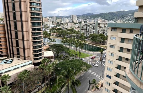McCully - Moiliili Condo | 2 bedroom Waikiki condo/FREE parking/4beds