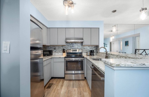Heron Harbour Isle Condo | 2 BR Waterfront Condo w/pool! 1st floor, Patio, W/D, 10-min walk to the beach