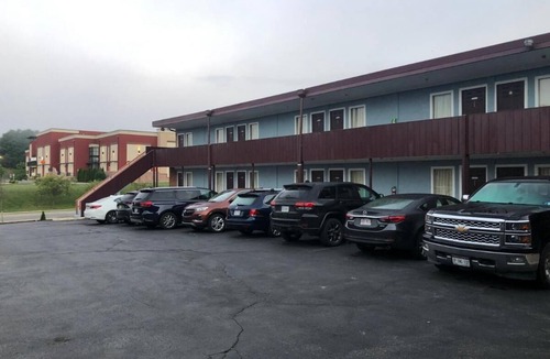 Grissom - Highland Hotel | 2 Double Beds Non Smoking, Red Carpet Inn, Mini-Fridge, Near Virginia Tech