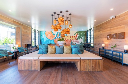 Kahului Hotel | 2 Family-Friendly Units | Outdoor Pool | Parking | Shuttle | Pets Allowed