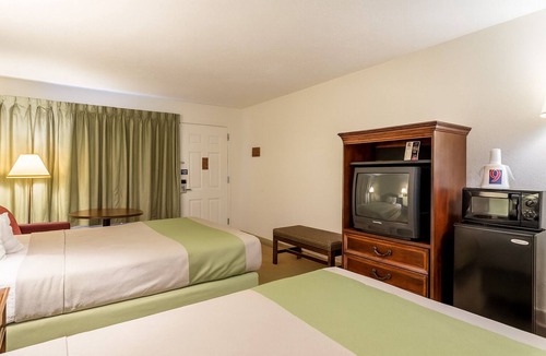 Edgewood Hotel | 2 Perfect Stopover Rooms Off I-95 w/Close to Local Restaurants