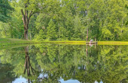 Skyland House | 20-Acre Cabin w/Pond: 5 Mi to Biltmore Estate!