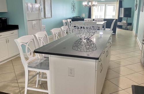 Crescent Beach Villa | 2000sq ft Ocean View Villa 401 ,steps to the beach, small pool hot tub 4 king bd