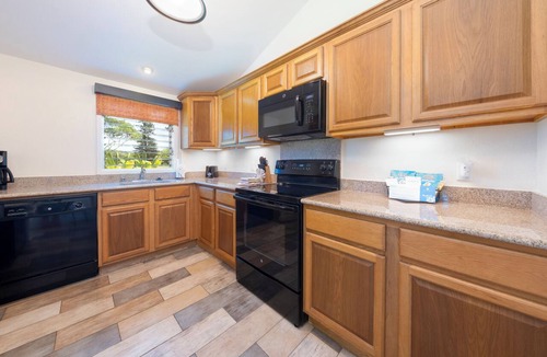Princeville Hotel | 2BR Cottage w/Full Kitchen + Lanai, Pool & Jacuzz Access & Free Parking