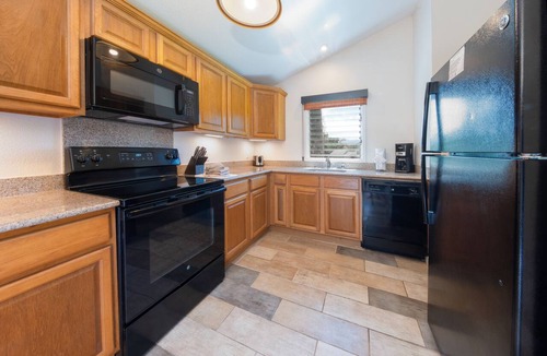 Princeville Hotel | 2BR Cottage w/Full Kitchen + Lanai, Pool & Jacuzz Access & Free Parking