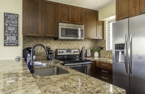 McCully - Moiliili Condo | 2BR Iconic Whale Building Condo with Free Parking & Beach Gear!