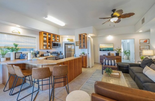Kahaluu Bay Condo | 3-Bedroom Beach Condo, Infinity Pool & Spa.Sunsets