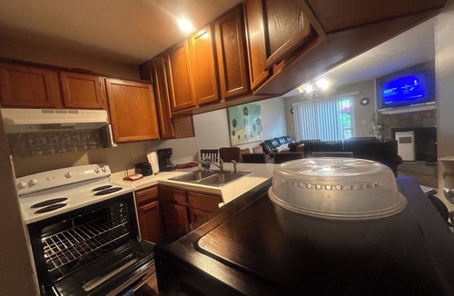 Morrow Condo | 3-bedroom condo in cool Morrow Near Airport.