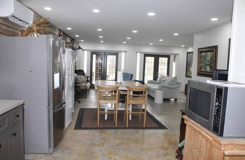 DeRidder Cabin | 3-bedroom Hickory Hill Lodge on a Lake, Sleeps 10 + 2 Living Spaces + 2 Kitchens