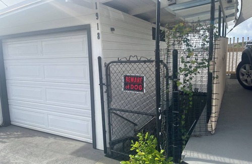 Liliha - Kapalama House | 3-bedroom house in fabulous Honolulu with cool AC, beautiful view of skyline.