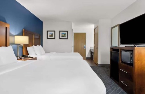 Joliet Hotel | 3 Joliet Hotel Stays with Pool, Gym, and Free Breakfast Near Route 66 Raceway