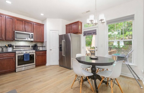 Umstead House | 3 King Beds; Walk to Umstead; 5 Mi. to Airport; Lenovo Center; Quiet