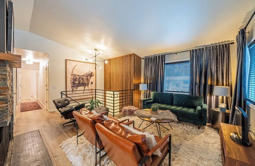 Sand Lake House | 3 Miles from Airport! 2 Minute Walk to Groceries!