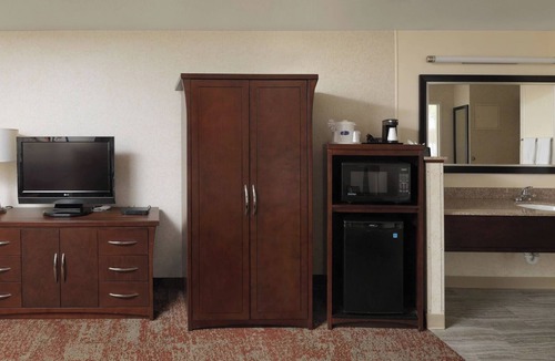 Rio Grande Hotel | 3 Pet-Friendly Units w/Pool Access + Free Breakfast | Explore Downtown Area