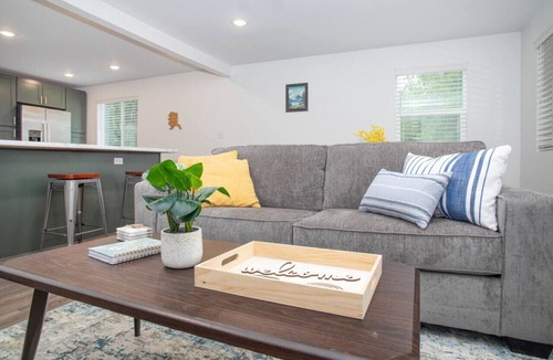 College House | 3b2b newly remodeled modern Fairbanks house close to everything