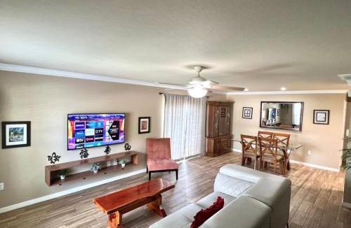 Winter Haven House | 3BR 2BA Modern Spacious Lake Home 4Miles LEGOLAND - 1724