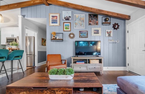 Starmount House | 3BR Garden Oasis Walk to Light Rail SouthPark & Uptown