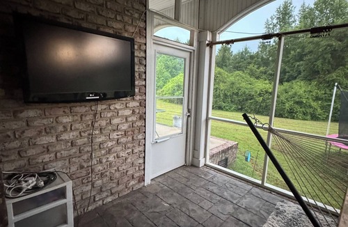 Bunnlevel House | 4-bedroom house in lovely Coats with fitness room, AC, hot tub, outdoor patio.