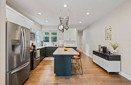 Durham House | 4BR/8 Guest Home | Modern Amenities | Duke/Med Ctr