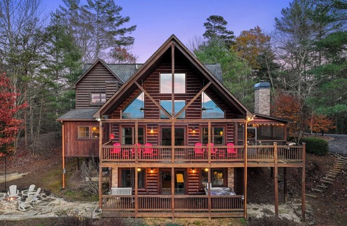 Cherry Log Cabin | 5 bd Cabin w/VIEWS, Secluded, Hot Tub, In & Outdoor Fireplaces