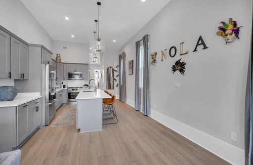 Tulane - Gravier House | 5 BR, Minutes to French Quarter & Superdome - Pool