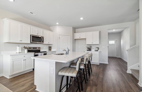 Wilmington House | 5BR/3BT+ Lake + Games Room+ Office+ Near Beaches