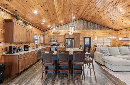 Chalet Village North House | 6 bedroom 10 Bed Chalet with Theatre, Gameroom, Community Pool and Tennis Courts