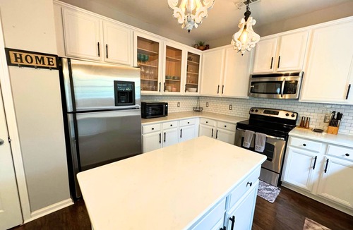Charlotte House | 8-Beds Home Near Uptown, Stadiums, Concert Pavilion & UNCC