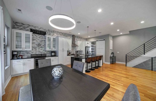 Third Ward House | 906 Westbrook B · City Views RoofTop Hot Tub & Short Walk to Stadium