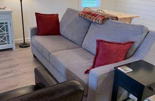 Hendersonville Cottage | A beautiful Sunset Cottage. Amazing Mountain View’s and Sunsets.