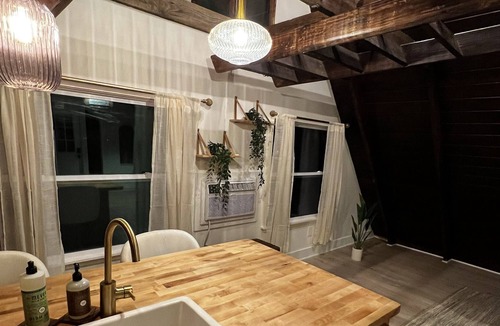 St. Augustine Cabin | A Frame Tree House 1 mile from downtown and the beach!