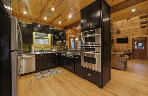 Helen Cabin | A River Runs Thru It | 3BR Riverfront| in Helen