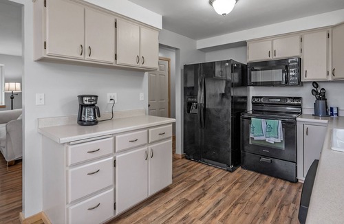 Silver Lake House | A specious 2 level 4 Beds 2 Baths home