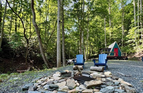 Bakersville Cabin | A Tiny A-Frame GlampingnWiFi,Creek,Firepit,GrillnPet friendly