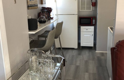 Murraysville Cottage | Adorable Two Bedroom Cottage Guesthouse (2 Story)