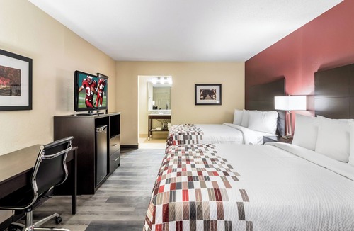 Dandridge Hotel | Affordable Comfort for Outdoor Enthusiasts Near National Park Trails