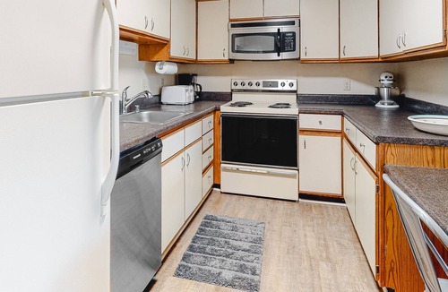 North Ocean City Condo | Air-Conditioned Condo w/ Patio, Balcony, WiFi & Shared Pool - Walk to the Beach