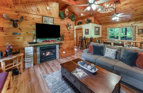 Sevierville Cabin | Amazing & beautiful with huge yard for kids to play with outdoor games, fire pit
