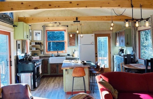 Homer Cabin | Artful, private Homer cabin: 1 BR, sleeps 4. Trails, forest, close to town/ocean