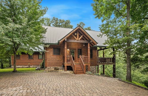Ferguson Cabin | At Trail's End: Family Friendly Mtn Top Cabin, Porch and Patio area, Covered Hot
