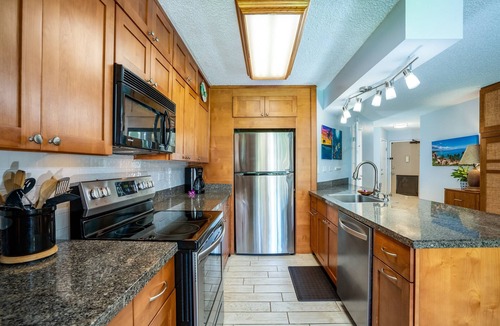 Kihei Condo | AUGUST 15% OFF 7nt stays Remodeled Kihei Oceanfront property AC, Gas BBQ & Pool