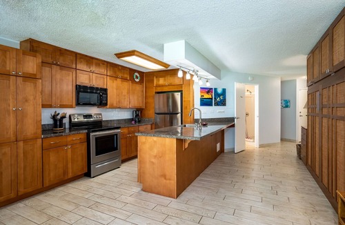 Kihei Condo | AUGUST 15% OFF 7nt stays Remodeled Kihei Oceanfront property AC, Gas BBQ & Pool