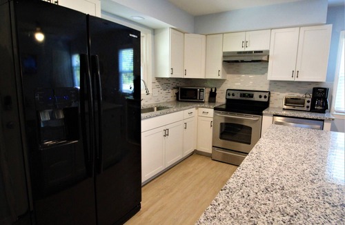 Tranquil Harbour Cottage | August at the beach! Clean Ranch, 4 blks to beach, GOLF CART with parking permit