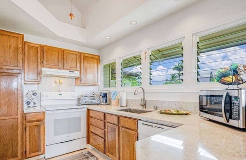 Princeville Condo | August Sale - Princeville Corner Studio with Fast WiFi, Mountain Views & Pool