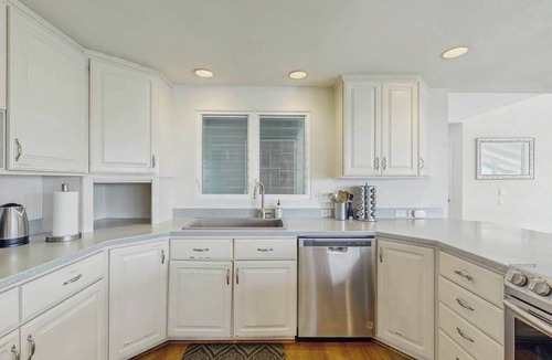 Hawaii Kai House | August Special! Hawaii Kai Dream with Ocean Views & Big Lanai