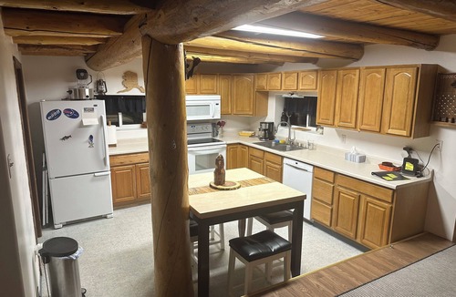 Fairbanks Cabin | Authentic Alaskan Northern Lights Lodge in the Hills of Fairbanks