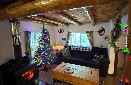 Fairbanks Cabin | Authentic Alaskan Northern Lights Lodge in the Hills of Fairbanks