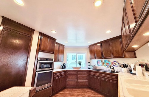 Crown Point Condo | BAYFRONT 4 Bdrm, 2 Masters, Condo w/Priv. Deck & Jacuzzi A/C Sleeps 8+, 2 Park